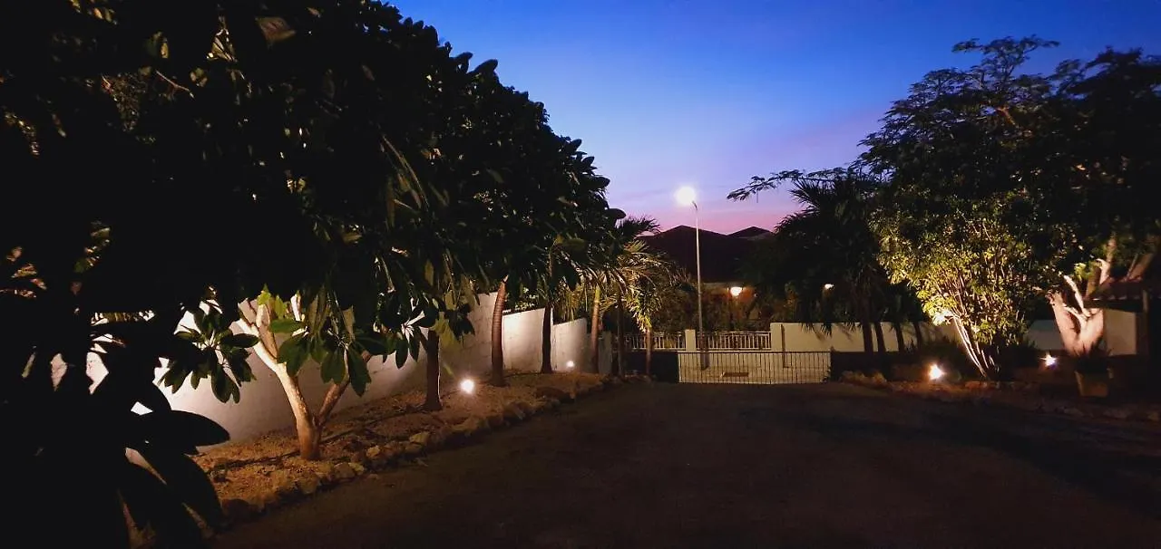 Beautiful & Spacious Villa With View In Jan Thiel