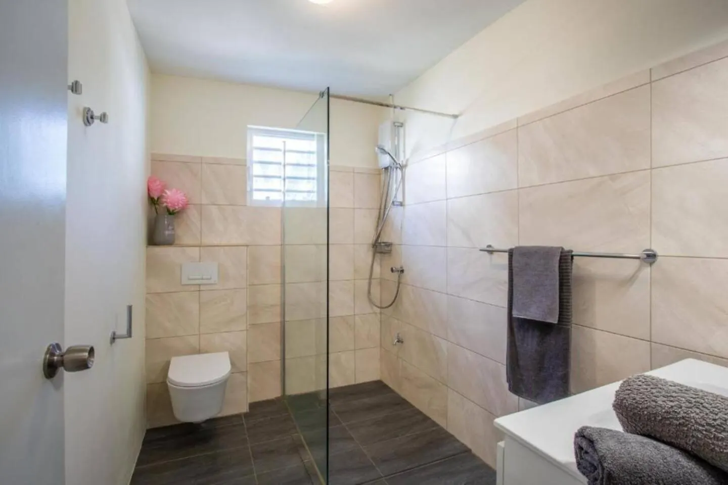 Beautiful & Spacious Villa With View In Jan Thiel